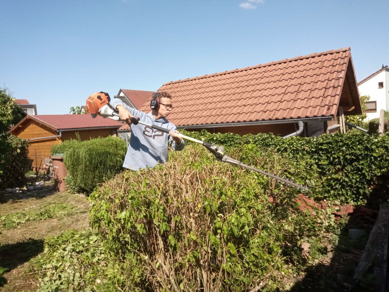Hecken- und Formschnitt mit dem Stihl-Heckenschneider